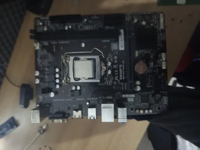 Placa mãe Gigabyte GA-H110M-H + processador e memórias