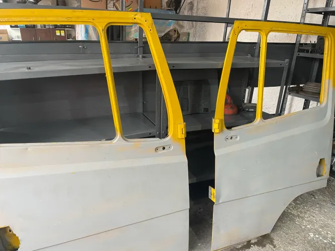 Porta direita/esquerda Mercedes 1620