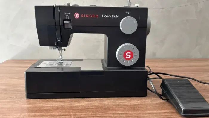 Máquina de Costura Singer Heavy Duty