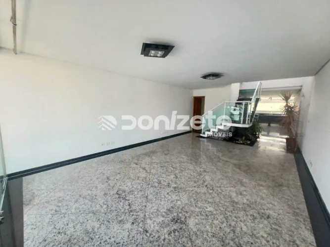 Sobrado Residencial com 3 Suítes, 4 Vagas e Churrasqueira | Vila Gilda, Santo André