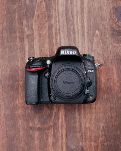 Nikon D600 Full Frame 41k cliques