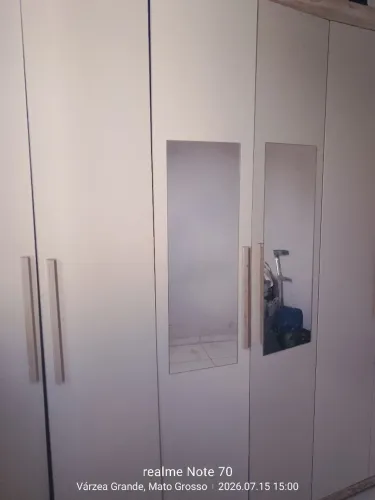Guarda roupa em ótimo estado de conservação 6 portas 2 gavetas duas portas com espelho