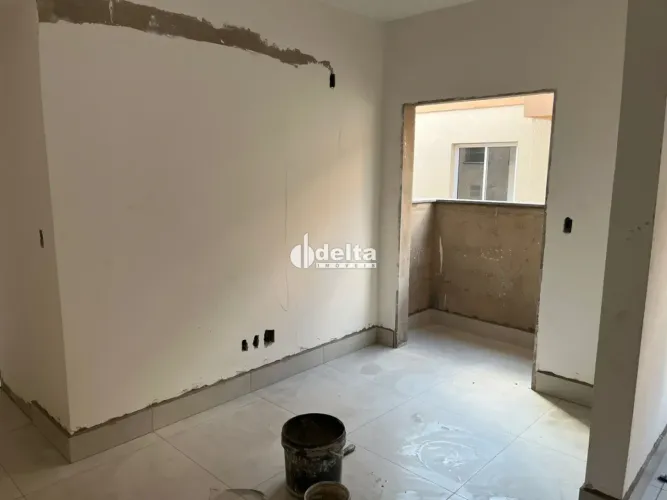 Apartamento com 2 quartos sendo 1 suíte disponível para venda no bairro Santa Mônica em Ub