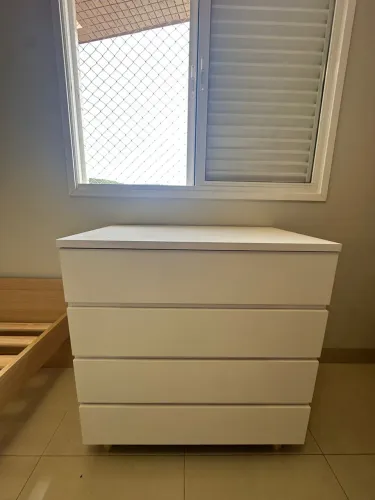 Cômoda de Bebê Haus Nature 4 Gavetas Branca e Carvalho 90cm
