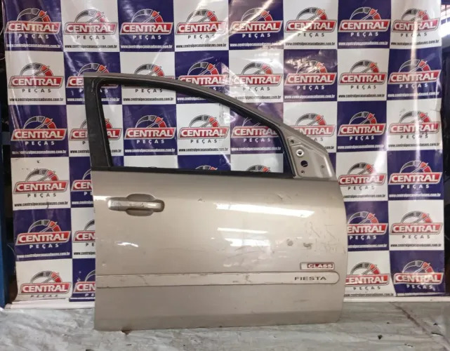 Porta dianteiro direito Ford fiesta 2002/15