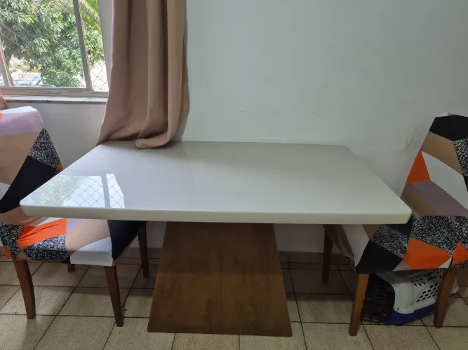 Mesa com 4 cadeiras 1,30 X 80