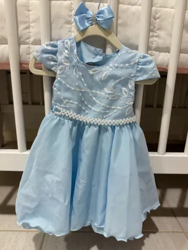 Vestido azul de festa infantil