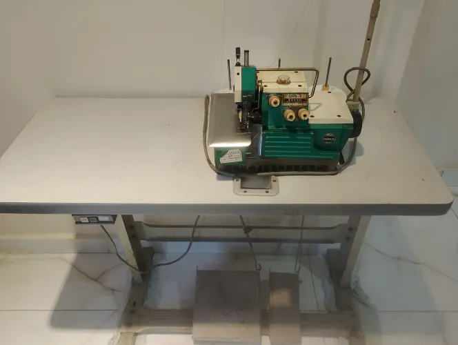 Máquina de costura OVERLOQUE