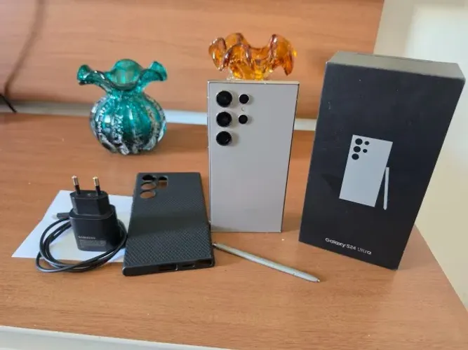 (Garantia Expirada) Samsung Galaxy S24 Ultra 1 TB Titânio Preto - Muito Novo