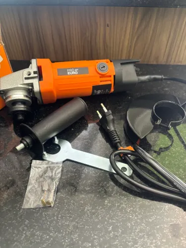 Esmerilhadeira 720w ? Nova