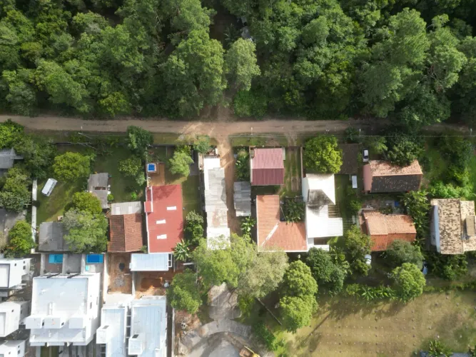 Vendo terreno no Rio Vermelho com trilha para praia