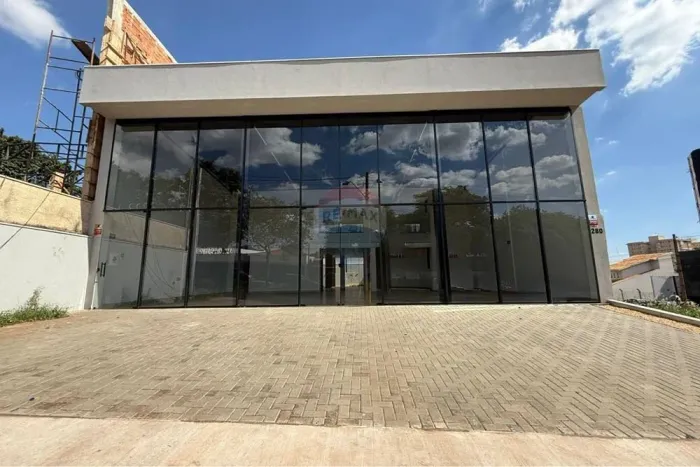 Locação Imóvel Comercial/Loja com 474mts no Av. Prof João Fiusa em Ribeirão Preto/SP