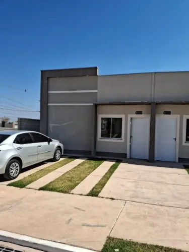 Alugo Casa em Condominio Próximo Av das Torres