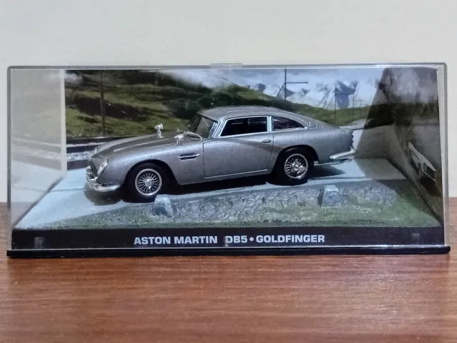 Miniatura Oficial Carro James Bond Aston Martin DB5 007 Contra Goldfinger Panini GE Fabbri