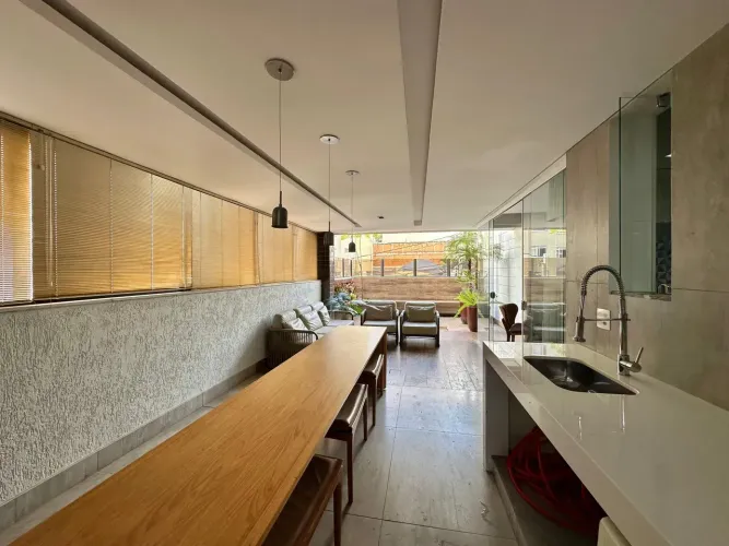 AREA PRIVATIVA de 3 QUARTOS TODA MOBILIADA NO CASTELO. 161m²