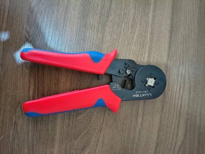 Alicate crimpador para terminais e jogo de terminais com 1200 peças