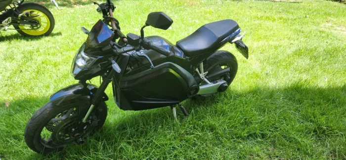 Elétrica Voltz EVS preta - único dono!