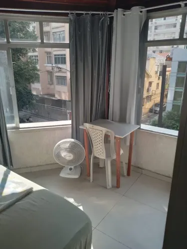 QUARTO MOBILIADO PARA LOCAÇÃO MENSAL COPACABANA - TUDO Incluso temporada ou mensal
