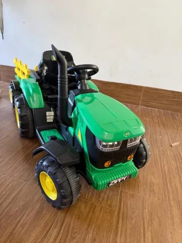 Trator Elétrico Infantil com Carreta - Pouquíssimo Uso