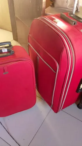 Vendo duas malas uma tamanho família por apenas 600