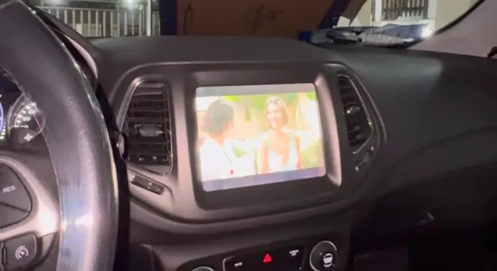 Multimídia Original Jeep Compass 17/18 completa com Desbloqueio e TV Full HD + moldura