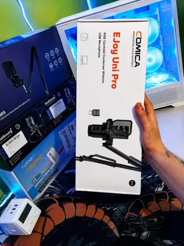  Kit Microfone Sem Fio Wireless COMICA Uni Pro A RGB com braço articulado  
