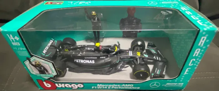 Miniatura fórmula 1 Burago 1/24 Hamilton Mercedes