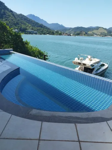Imóvel para venda possui 450 metros quadrados com 4 quartos em São Bento - Angra dos Reis 