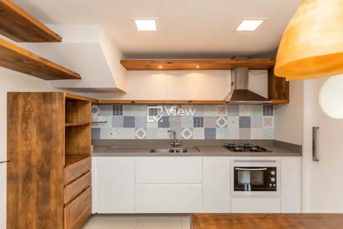 Apartamento Duplex com 2 dormitórios sendo 1 suíte. 2 vagas