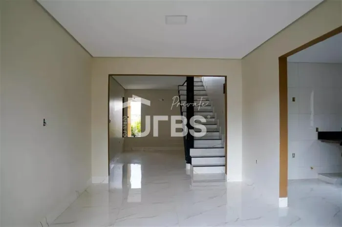 Sobrado à venda no Parque Trindade III com 337m². 3 Quartos, 1 suíte e 4 vagas de garagem.