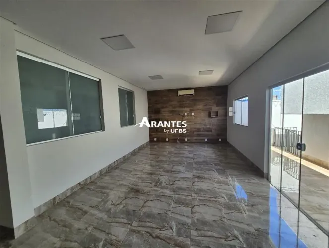 Casa com 300m² 4 quartos à venda no bairrro Osvaldo Rezende