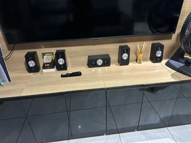 Home theater som absurdo