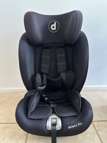 Cadeirinha para auto Dzieco Technofix na cor preta,