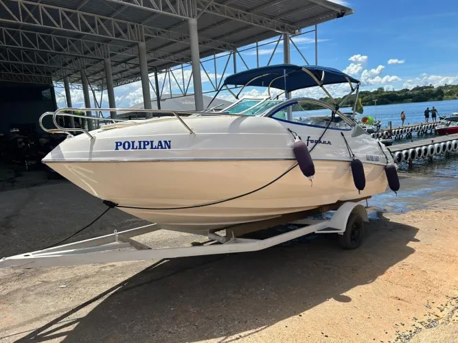 LANCHA FOCKER 215 MOTOR MERCURY 150HP