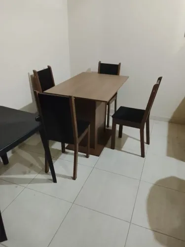 Conjunto de mesa com 4 lugares