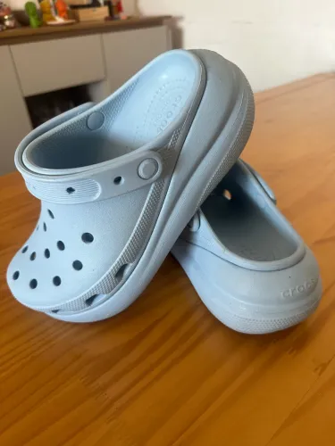 crocs plataforma azul bebê