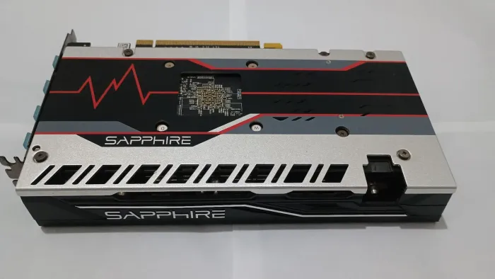 AMD 570 (4GB DE RAM) DDR 5 SAPPHIRE.