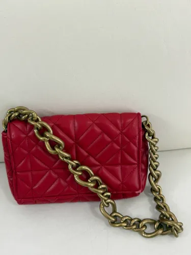 Bolsa Zara vermelha corrente dourada 