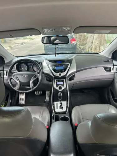 Hyundai Elantra GLS 1.8 16V Aut. 2012