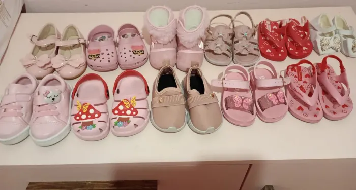 Calçados criança com 11 pares, vendo conjunto completo não faço entrega