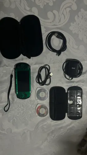 PSP 3001 Edição Especial Verde Desbloqueado + 32GB + Jogos + Emuladores