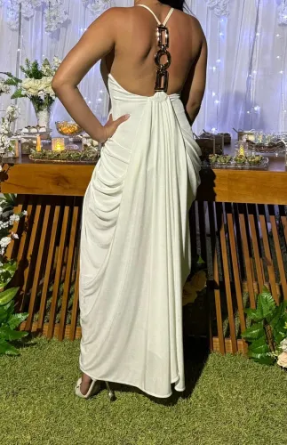 ? Vestido de Festa Off-White - Elegância e Sofisticação ?