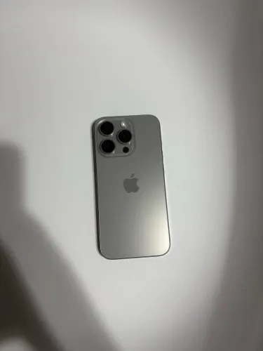 iPhone 15 pro cinza