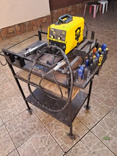 Maquina de solda 3x1 e carrinho para ferramentas