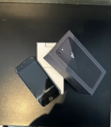 iPhone 8 64GB Preto - Ótimo Estado de Conservação