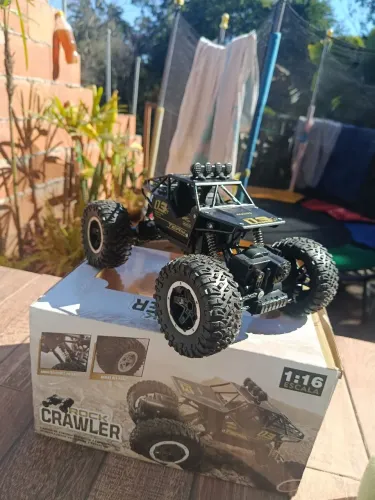 Carinho 4x4 de trilha com bateria recarregável 