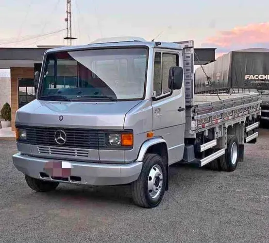 Caminhão Mercedes-Benz 710 plus
