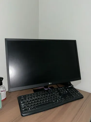 Vendo computador: Monitor, Gabinete e Teclado incluso!!!