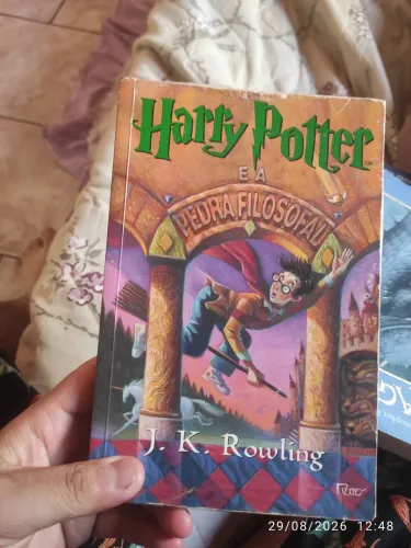 Livro Harry Potter e a pedra filosofal