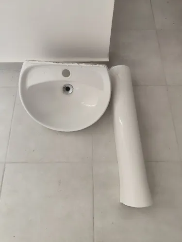 VENDENDO ESSA PIA DE BANHEIRO NOVA.